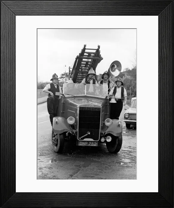 Framed Print : Adge Cutler and the Wurzels on the engine at Cleevedon, down in Zummerest Framed Print : Adge Cutler and the Wurzels on the engine at Cleevedon, down in Zummerest