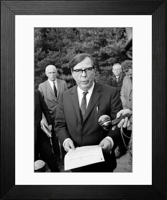 Framed Print : The shoot at Camberley, Surrey, started early to exterminate all wild life on the common Framed Print : The shoot at Camberley, Surrey, started early to exterminate all wild life on the common