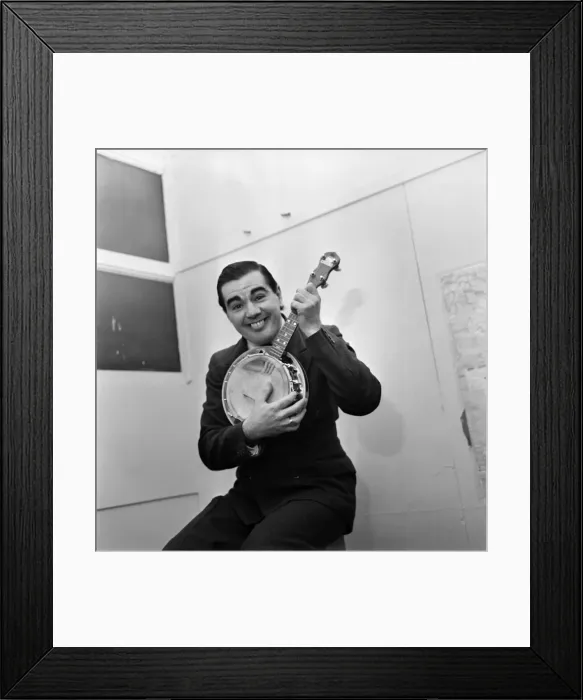 Framed Print : Man wearing a suit playing the Banjo. October 1969 Z10485-002 Framed Print : Man wearing a suit playing the Banjo. October 1969 Z10485-002