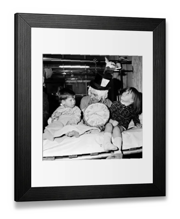 Framed Print : Children of Booth Hall Hospital meet character from Alice in Wonderland: Donna George, 5