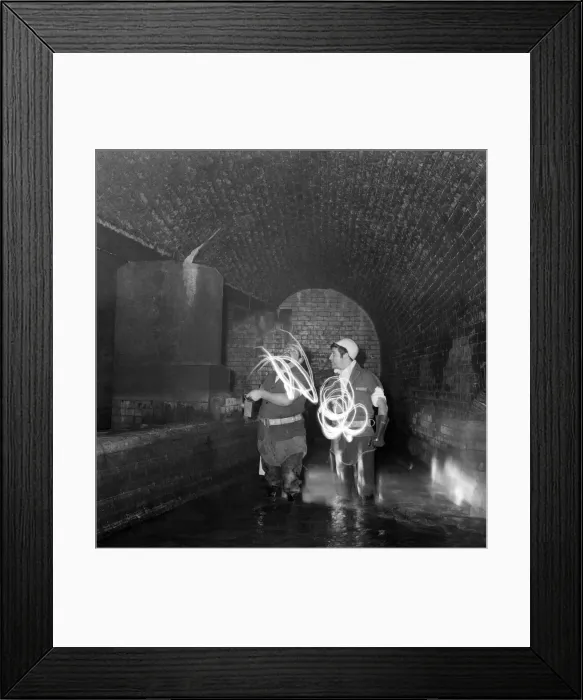 Framed Print : The man who wants to put the hundreds of miles of London Framed Print : The man who wants to put the hundreds of miles of London