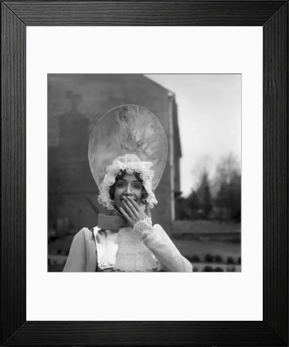 Framed Print : 21 year old Sheila Ruskin born in Cheshire, plays the unusal part of a Runcible Spoon in