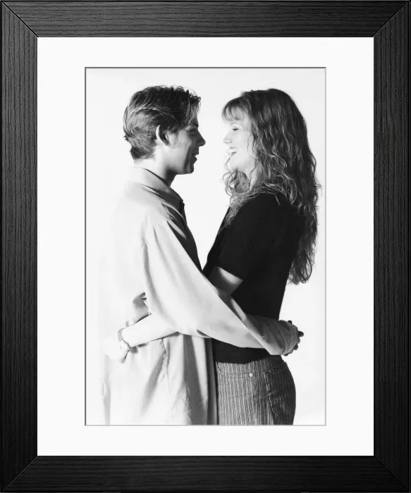Framed Print : A couple enjoy a romantic cuddle Framed Print : A couple enjoy a romantic cuddle