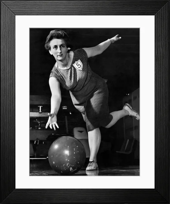 Framed Print : Mrs. Joyce Atherton, 40, of Long Lane, Chadderton, Lancs who is finalist in the Daily Framed Print : Mrs. Joyce Atherton, 40, of Long Lane, Chadderton, Lancs who is finalist in the Daily