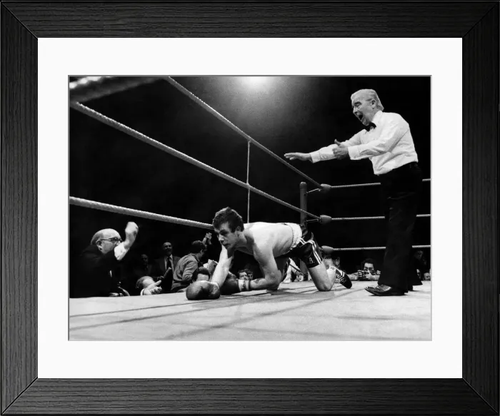 Framed Print : Jimmy Battens chance of winning the European light middleweight title is gone as Framed Print : Jimmy Battens chance of winning the European light middleweight title is gone as