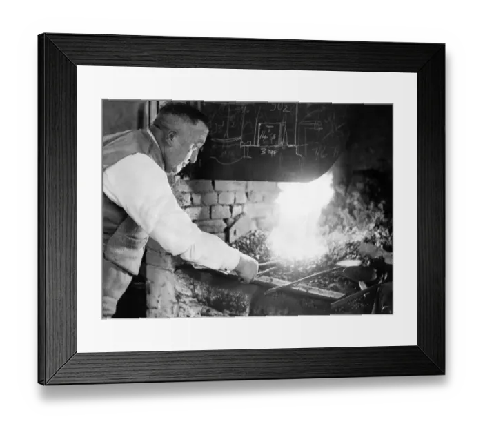 Framed Print : Mr. Charlton Amos, blacksmith, at his forge in Heddon-on-the-Wall