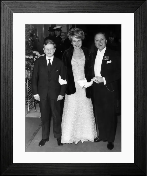 Framed Print : The Premiere of the film Lawrence of Arabia at the Odeon Richard Attenborough