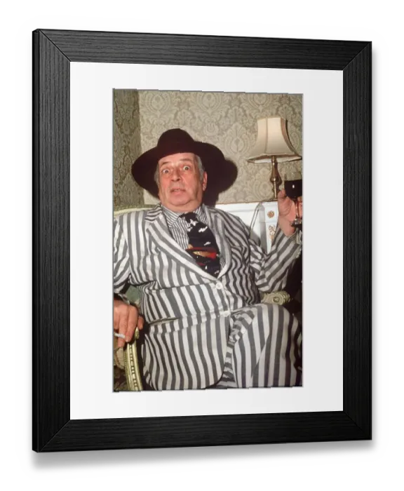 Framed Print : George Melly at the Piccadilly Theatre December 1987 for a Terrence Higgins Trust Framed Print : George Melly at the Piccadilly Theatre December 1987 for a Terrence Higgins Trust