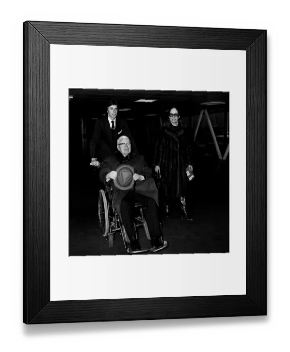 Framed Print : Charlie Chaplin with wife Una at London Airport 1975 Framed Print : Charlie Chaplin with wife Una at London Airport 1975