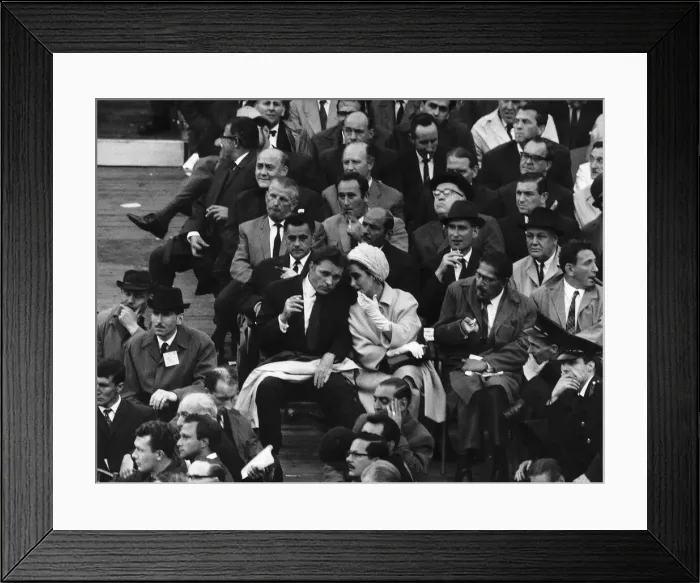 Framed Print : Elizabeth Taylor and Richard Burton watch the fight between Henry Cooper