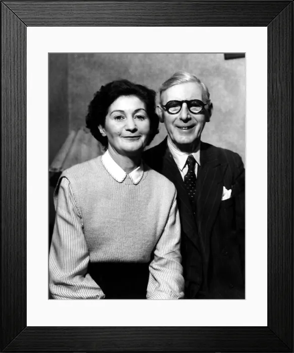 Framed Print : Isaac Hayward chairman of London county council 1951 with wife Violet Cleveland