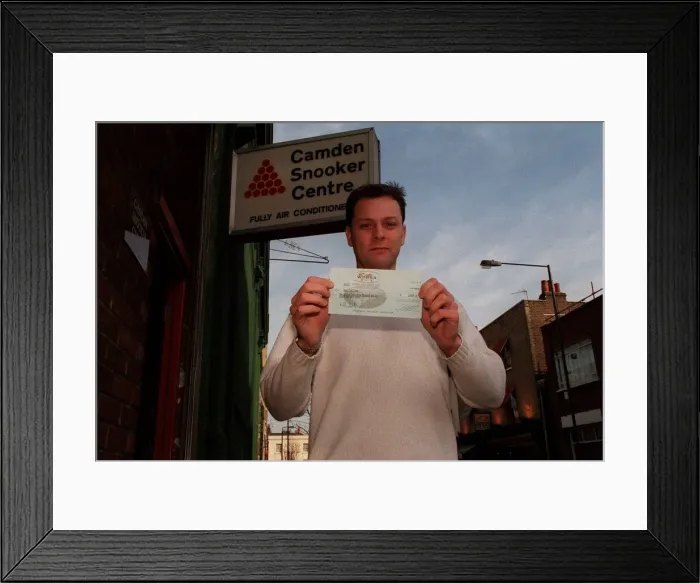 Framed Print : Mark Williams Snooker February 98 Who has just won the 1998 Benson