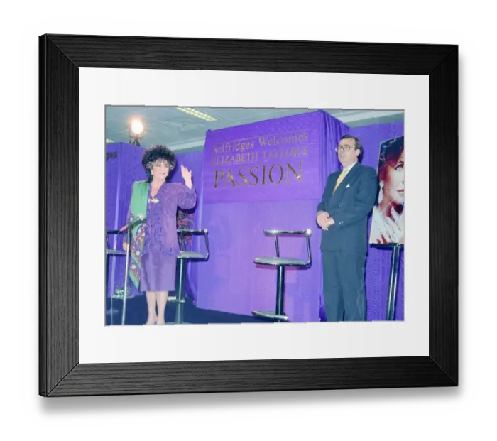 Framed Print : Elizabeth Taylor at Selfridges London October 1986 to promote her perfume Passsion