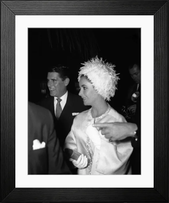 Framed Print : Elizabeth Taylor Oct 1970 attends screening of Cleopatra Dame Elizabeth