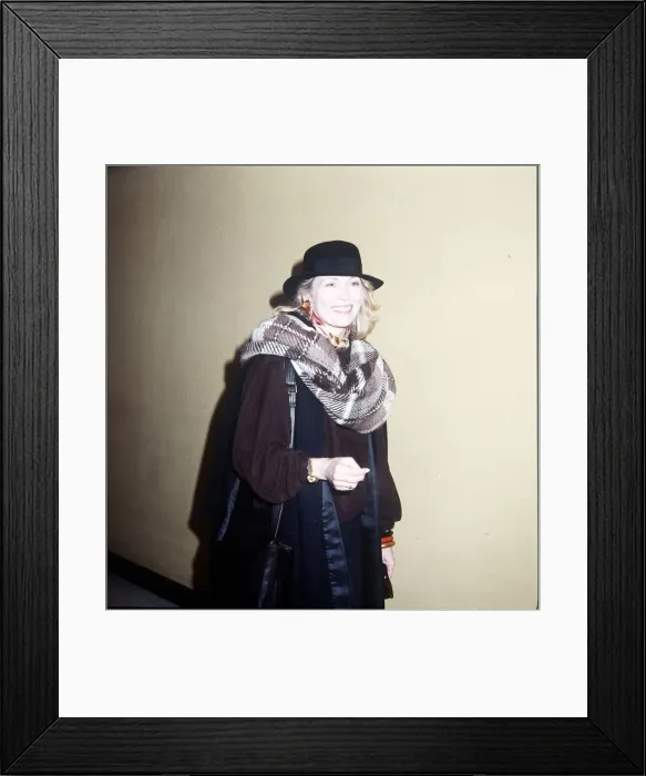 Framed Print : Faye Dunaway leaving LAP for New York Framed Print : Faye Dunaway leaving LAP for New York
