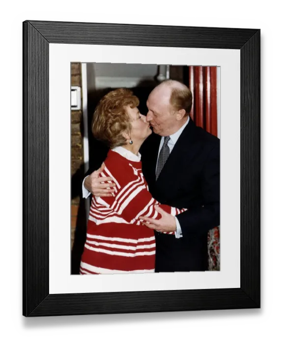Framed Print : Neil Kinnock MP and wife Glenys Kinnock MEP kiss on the occasion of their 25th wedding