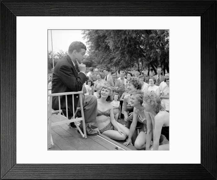 Framed Print : 03 / 08 / 1955 Boshen Beach Venus Competition at Ruislip Lido Benny Hill with Framed Print : 03 / 08 / 1955 Boshen Beach Venus Competition at Ruislip Lido Benny Hill with