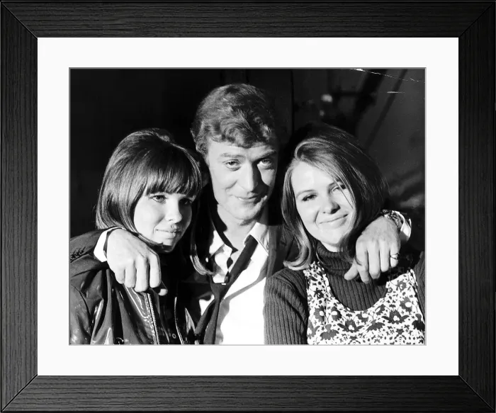 Framed Print : Michael Caine actor who plays Alfie with twins with Helen and Catherine Framed Print : Michael Caine actor who plays Alfie with twins with Helen and Catherine