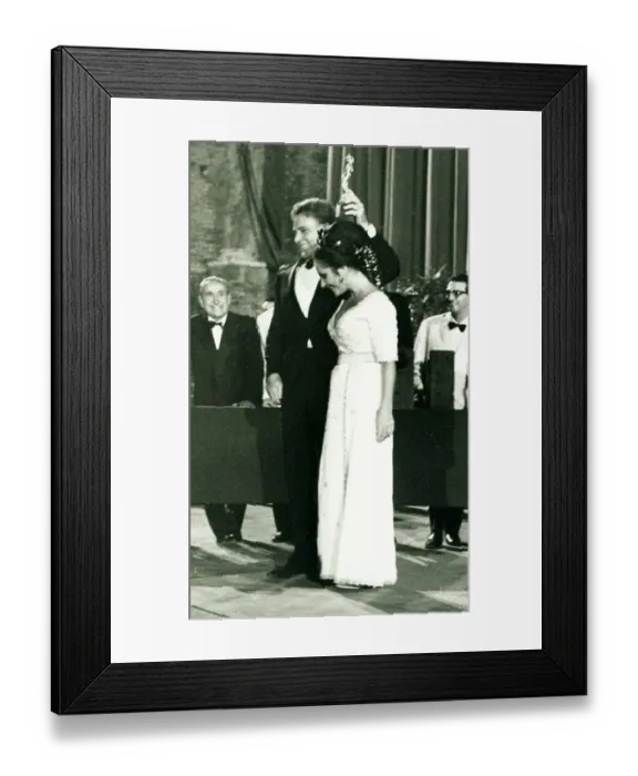 Framed Print : Elizabeth Taylor and Richard Taylor at the Italian Oscars at Taormina Film Festival