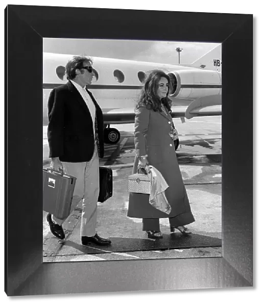 Elizabeth Taylor Sept 1970 and Richard Burton at Heatrow airport London