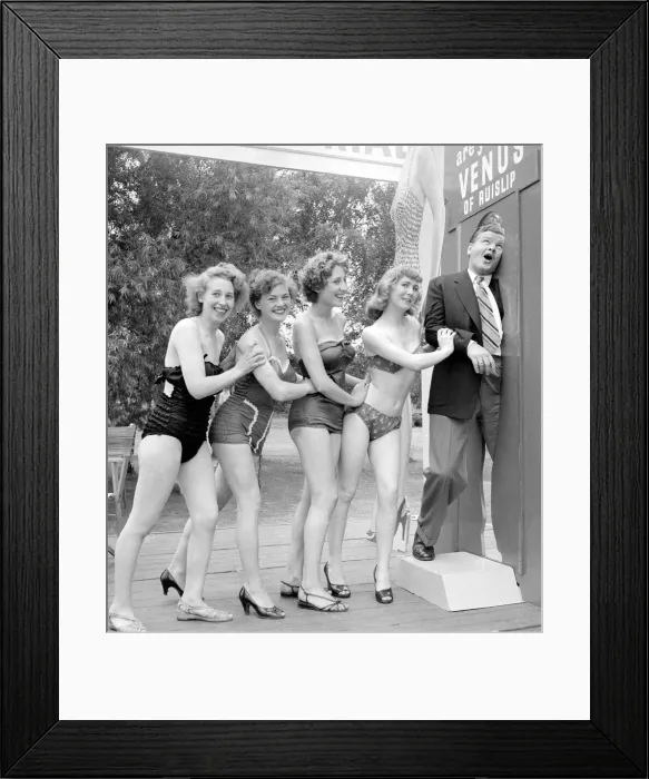 Framed Print : 03  /  08  /  1955 Boshen Beach Venus Competition at Ruislip Lido Benny Hill with