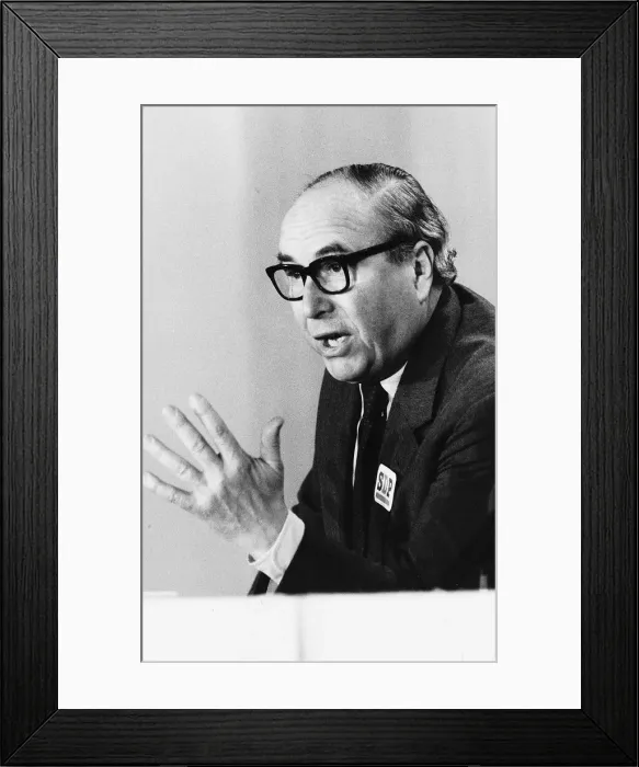 Framed Print : Roy Jenkins MP speaking at SDP meeting Framed Print : Roy Jenkins MP speaking at SDP meeting