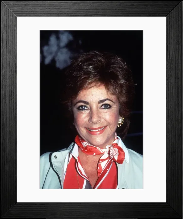 Framed Print : Elizabeth Taylor Feb 1985 in London Dame