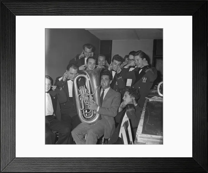 Framed Print : Q8696 Box 153 29 / 10 / 62 Singer Frankie Vaughan couldn Framed Print : Q8696 Box 153 29 / 10 / 62 Singer Frankie Vaughan couldn