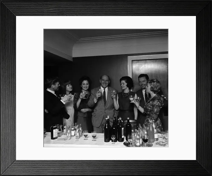 Framed Print : Emergency ward 10 cast May 1962 celebrate the 500th edition of the programme Framed Print : Emergency ward 10 cast May 1962 celebrate the 500th edition of the programme