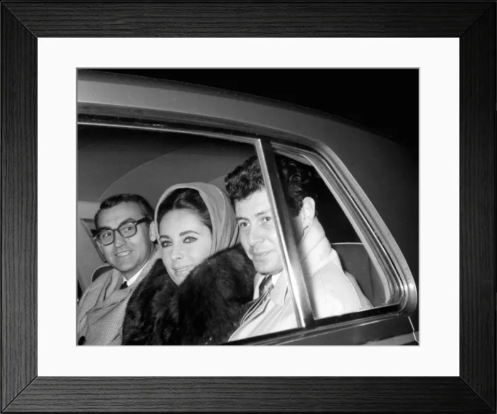 Framed Print : Elizabeth Taylor November 1960 with Husband Eddie Fisher Leaving London Clinic Framed Print : Elizabeth Taylor November 1960 with Husband Eddie Fisher Leaving London Clinic