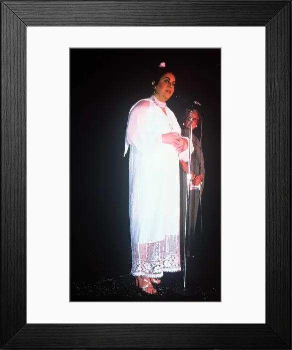 Framed Print : Elizabeth Taylor in New York City October 1979. Dame Elizabeth Framed Print : Elizabeth Taylor in New York City October 1979. Dame Elizabeth