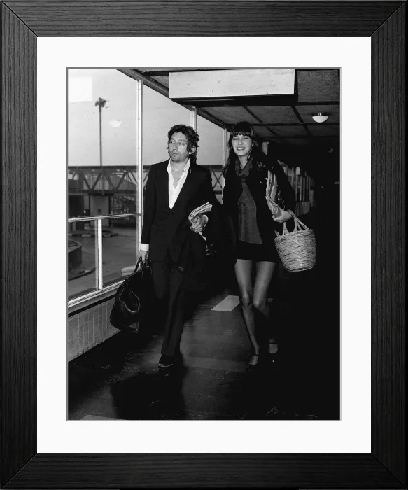Framed Print : Jane Birkin and Serge Gainsbourg leaving for Paris where they are to recording a new Framed Print : Jane Birkin and Serge Gainsbourg leaving for Paris where they are to recording a new