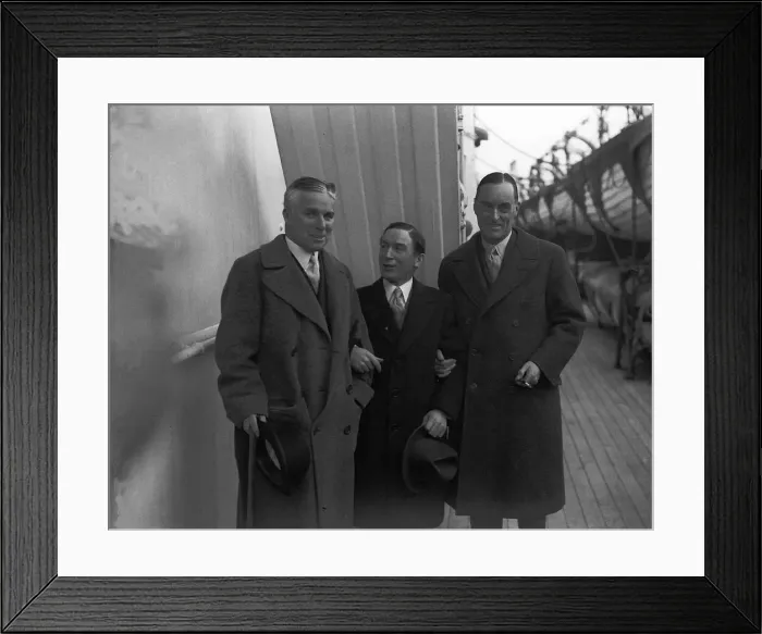 Framed Print : Charlie Chaplin actor visiting England 1931 Framed Print : Charlie Chaplin actor visiting England 1931