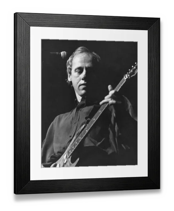Framed Print : Mark Knopfler leads his supergroup Dire Straits infront of just 700 people at the Mayfair Framed Print : Mark Knopfler leads his supergroup Dire Straits infront of just 700 people at the Mayfair