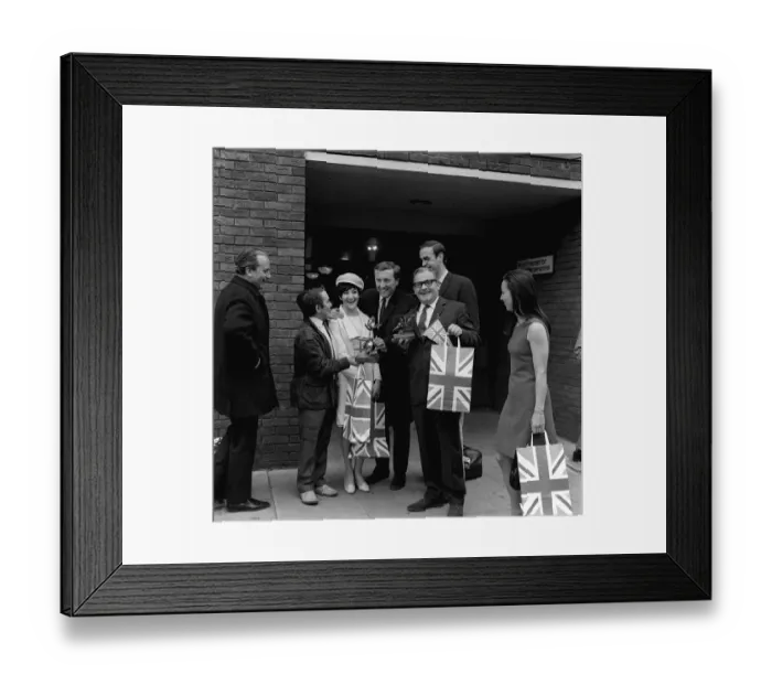 Framed Print : Ronnie Barker with David Frost April 1967 David Frost returns Framed Print : Ronnie Barker with David Frost April 1967 David Frost returns