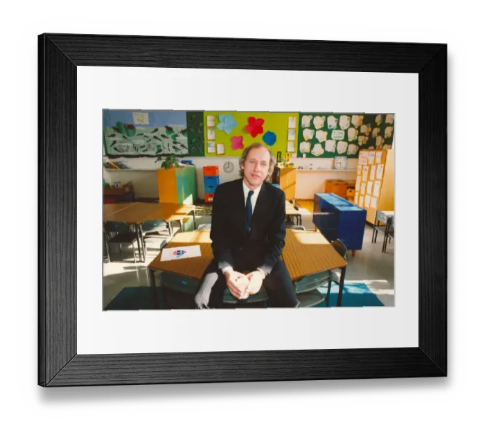Framed Print : Mark Knopfler, guitarist with Dire Straits, makes a return visit to his old stamping