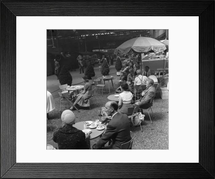 Framed Print : Euston Station 1957 new continental style refreshment section There may not