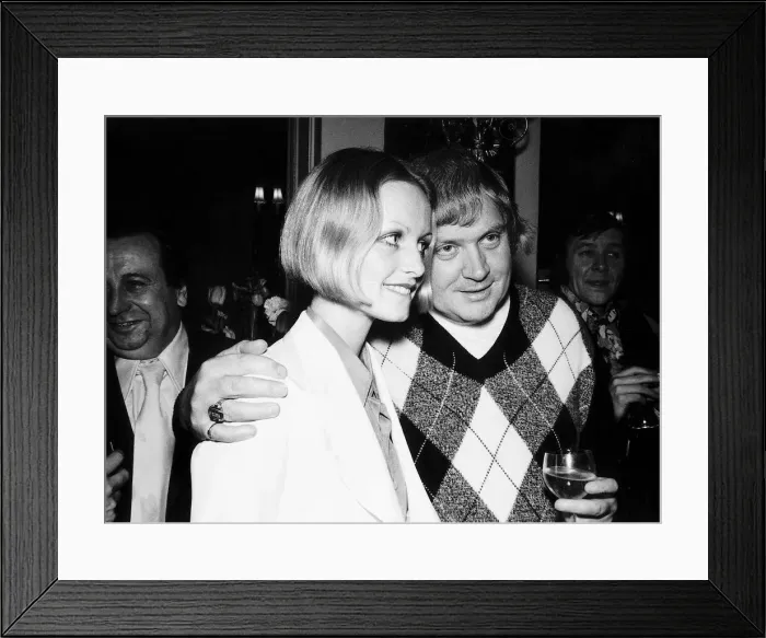 Framed Print : Ken Russell director and model Twiggy at a reception in London to give details of his Framed Print : Ken Russell director and model Twiggy at a reception in London to give details of his