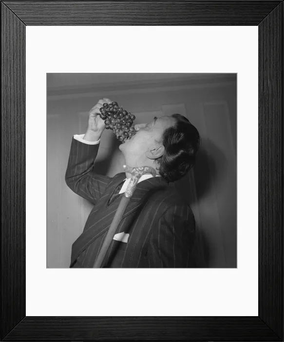 Framed Print : Salvador Dali in London 1959 Dalis paintings Framed Print : Salvador Dali in London 1959 Dalis paintings