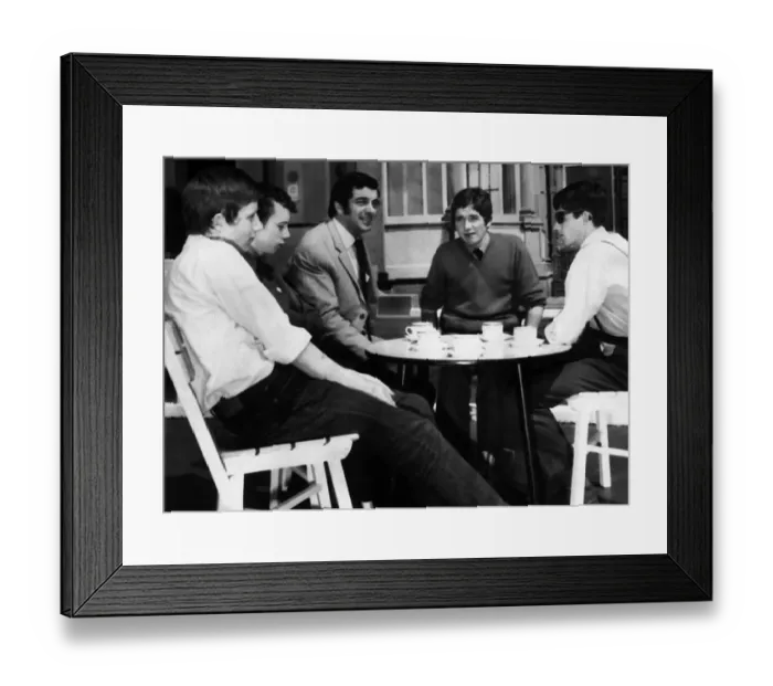 Framed Print : Frankie Vaughan talks with four Glasgow gang leaders who later pledged to end the gangs Framed Print : Frankie Vaughan talks with four Glasgow gang leaders who later pledged to end the gangs