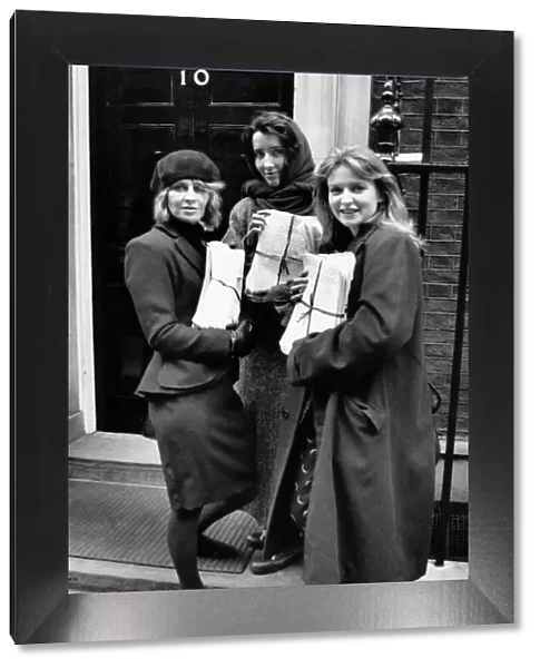 Julie Christie and celebrities at 10 Downing Street 1989 with petition condemning Pol