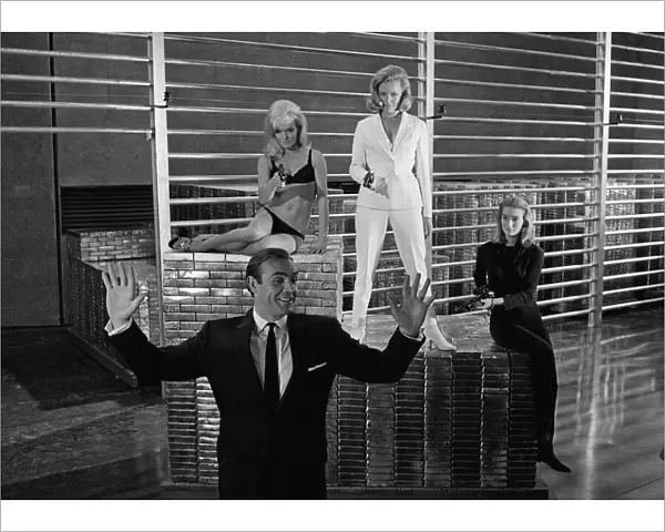 Film Goldfinger 1964 Sean Connery as James Bond 007 poses with Bond girls Honor Blackman