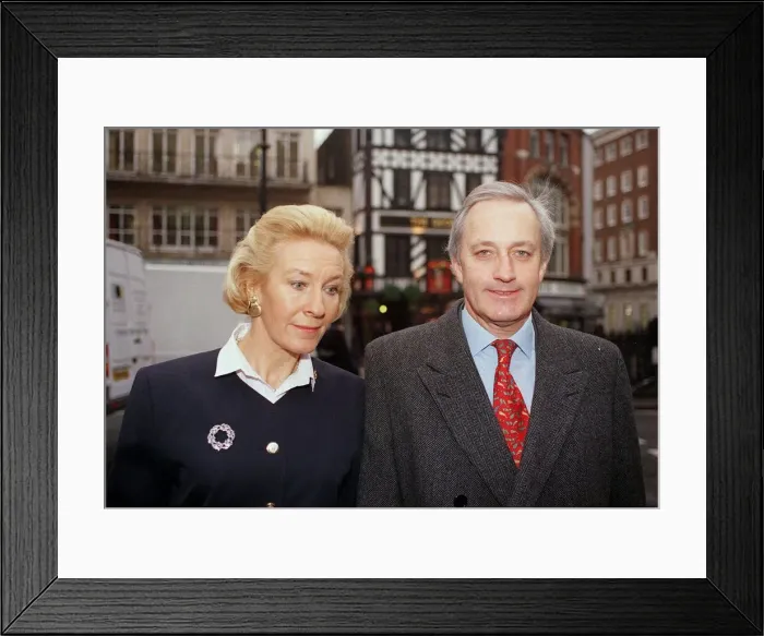 Framed Print : Neil Hamilton Libel case November 1999. The Hamiltons arrive at court for the second Framed Print : Neil Hamilton Libel case November 1999. The Hamiltons arrive at court for the second