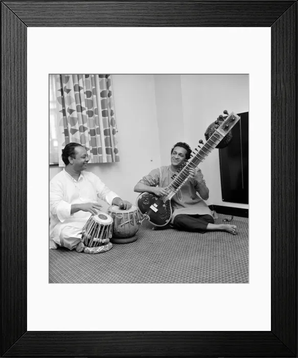 Framed Print : Ravi Shankar the worlds greatest sitar player, seen here performing in his hotel Framed Print : Ravi Shankar the worlds greatest sitar player, seen here performing in his hotel