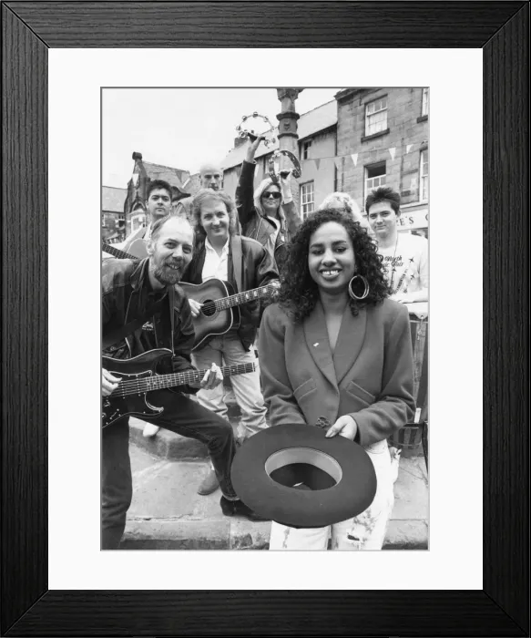 Framed Print : Rod Clements of the group Lindisfarne (front left). (Circa 1989)