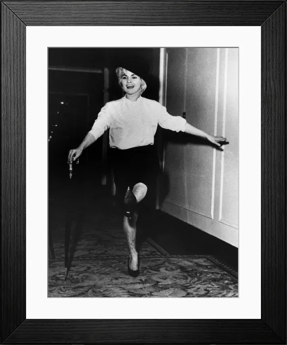 Framed Print : Viviene Nicholson who won £152000 on the Pools 1961 Framed Print : Viviene Nicholson who won £152000 on the Pools 1961