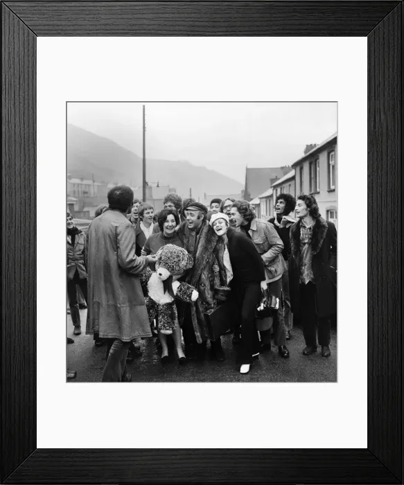 Framed Print : The cast of Hair'led by Victor Spinetti took a coach ride from London to