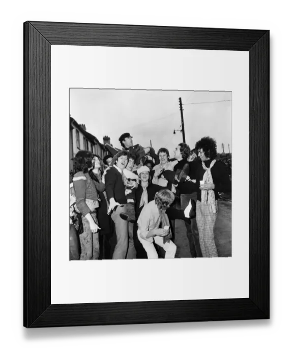 Framed Print : The cast of Hair'led by Victor Spinetti took a coach ride from London to Framed Print : The cast of Hair'led by Victor Spinetti took a coach ride from London to
