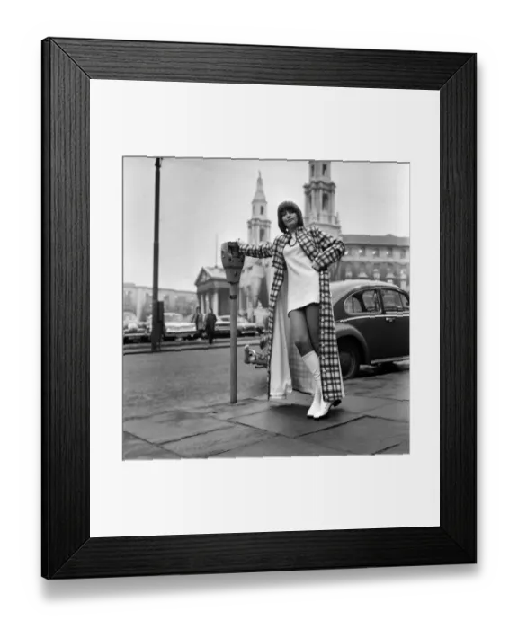 Framed Print : Clothing - Fashion: 17 yr old Hazel Waterhouse, a design student at the Jacob Kramer Framed Print : Clothing - Fashion: 17 yr old Hazel Waterhouse, a design student at the Jacob Kramer