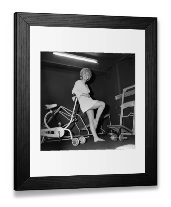 Framed Print : Fashion Clothing: Model 23-year-old Pat Smedley of Manchester models a blue dressing gown Framed Print : Fashion Clothing: Model 23-year-old Pat Smedley of Manchester models a blue dressing gown